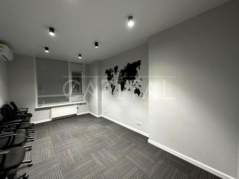 комерційна за адресою Джона Маккейна вул. (Івана Кудрі), 7