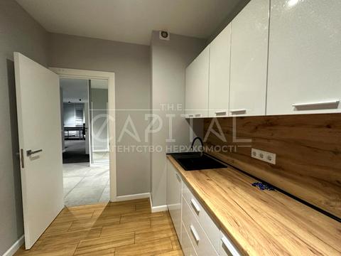 комерційна за адресою Джона Маккейна вул. (Івана Кудрі), 7