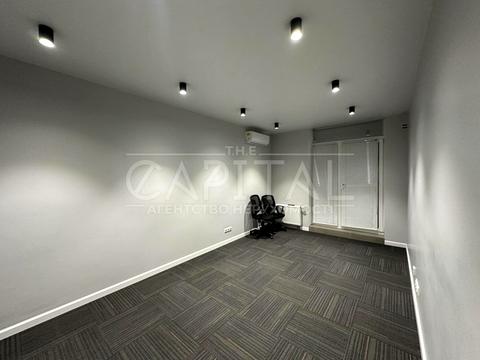 комерційна за адресою Джона Маккейна вул. (Івана Кудрі), 7