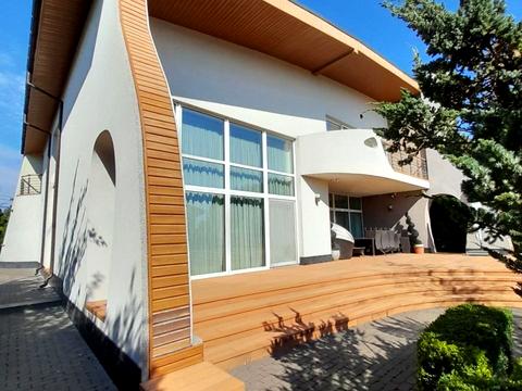 будинок за адресою Олександра Матросова вул.