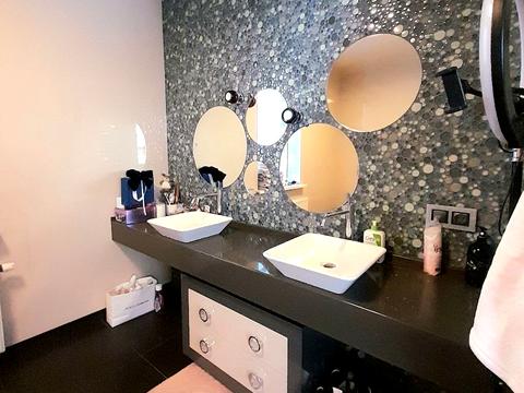 будинок за адресою Олександра Матросова вул.