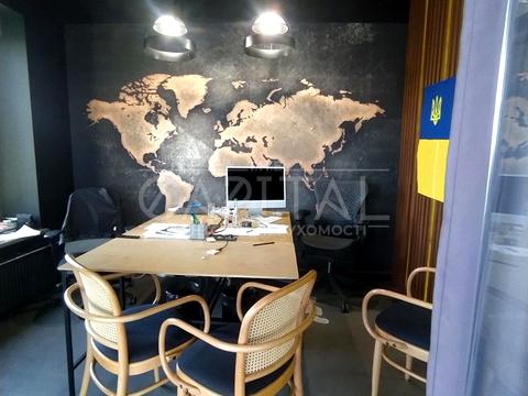 комерційна за адресою Київ, Богдана Хмельницького вул., 44