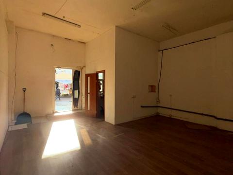 комерційна за адресою Базарна вул., 20