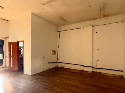 комерційна за адресою Базарна вул., 20