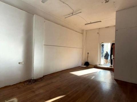 комерційна за адресою Базарна вул., 20