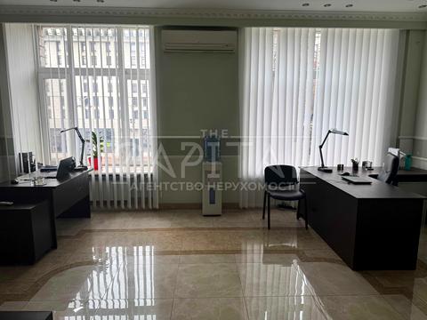 коммерческая по адресу Крещатик ул., 7/11