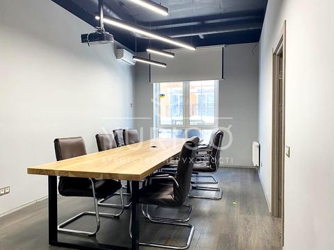 комерційна за адресою Дегтярна вул., 8