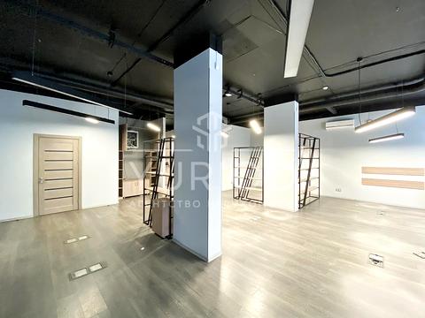 комерційна за адресою Дегтярна вул., 8