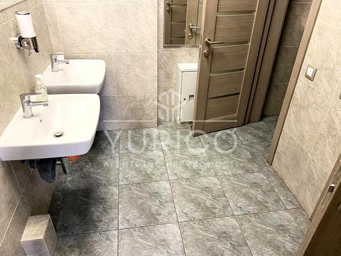 комерційна за адресою Дегтярна вул., 8