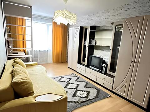 квартира за адресою Тролейбусна вул., 15