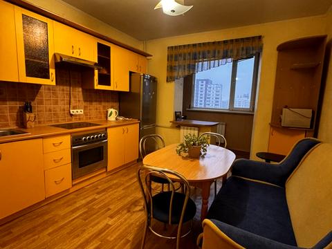 квартира за адресою Ревуцького вул., 42