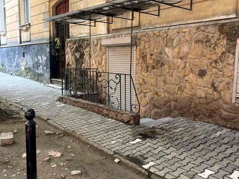 комерційна за адресою Академіка Романа Кучера вул., 18