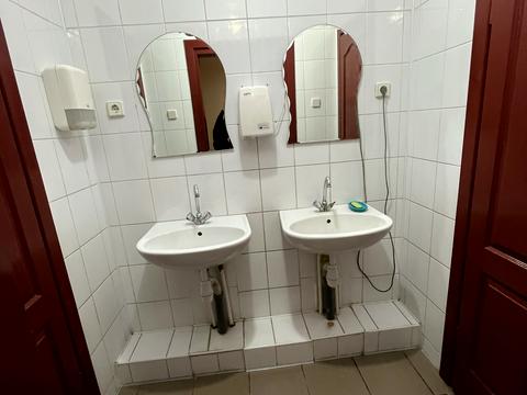 комерційна за адресою Городоцька вул., 218