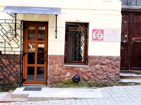 комерційна за адресою Одеська вул., 11