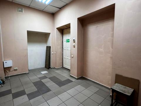 комерційна за адресою Русових вул., 8