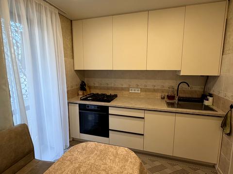 квартира за адресою Вишнева вул., 16