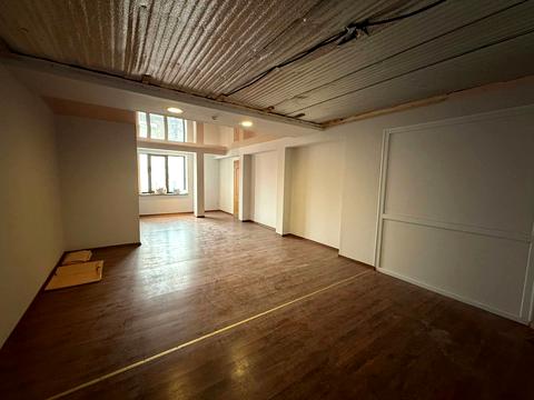 комерційна за адресою Грушевського вул., 2а