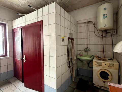 комерційна за адресою Польова вул., 10В