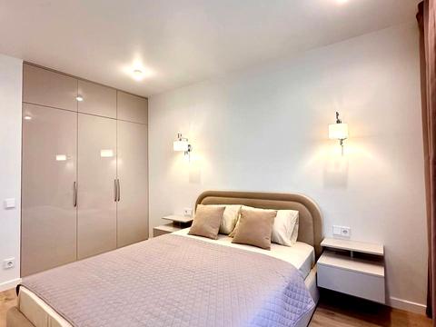 квартира по адресу Олександра Олеся ул., 8/17