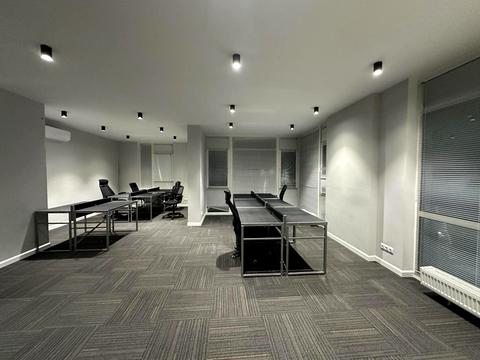 комерційна за адресою Джона Маккейна вул. (Івана Кудрі), 7