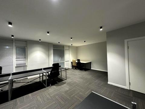 комерційна за адресою Джона Маккейна вул. (Івана Кудрі), 7