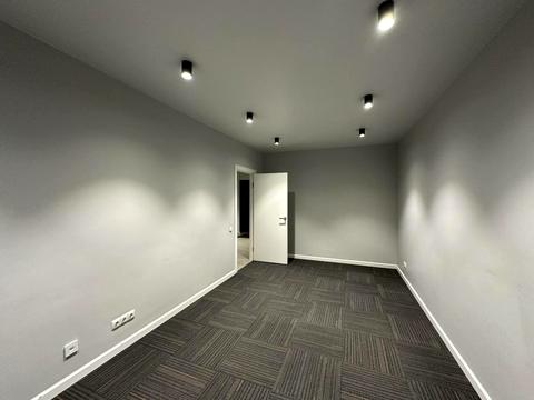 комерційна за адресою Джона Маккейна вул. (Івана Кудрі), 7