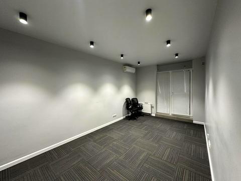 комерційна за адресою Джона Маккейна вул. (Івана Кудрі), 7