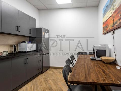 комерційна за адресою Валерія Лобановського просп. (Червонозоряний), 6-А