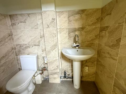 комерційна за адресою Замковецька вул., 106-Б