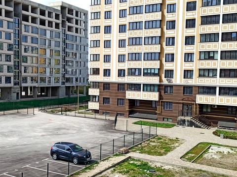 комерційна за адресою Відродження вул., 2