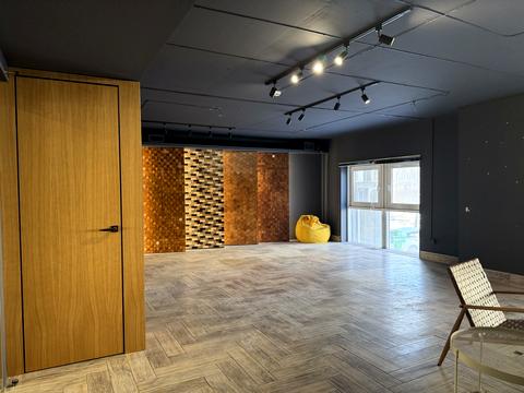 комерційна за адресою Замковецька вул., 106-Б