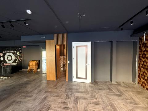 комерційна за адресою Замковецька вул., 106-Б