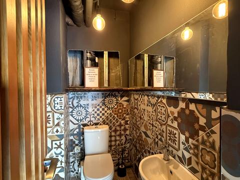 комерційна за адресою Замковецька вул., 106-Б