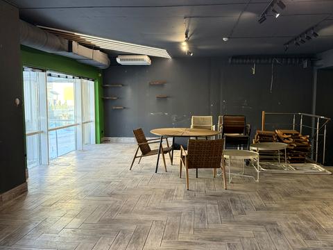 комерційна за адресою Замковецька вул., 106-Б