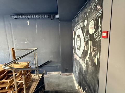 комерційна за адресою Замковецька вул., 106-Б