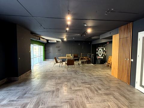 комерційна за адресою Замковецька вул., 106-Б