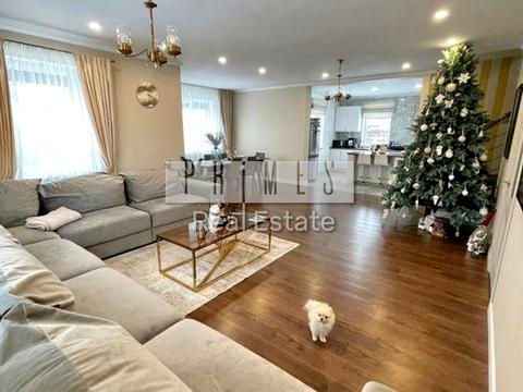 будинок за адресою Приозерний бульв., (Будинок 32)