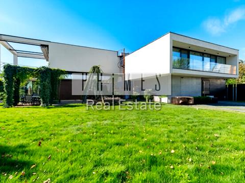 будинок за адресою Лютнева вул.