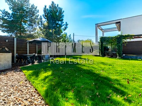 будинок за адресою смт. Козин, Берегова вул.