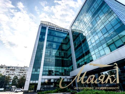 комерційна за адресою Солом'янська вул., 11