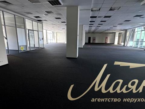 комерційна за адресою Солом'янська вул., 11