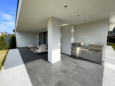 будинок за адресою Лютнева