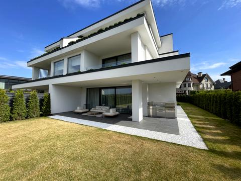 будинок за адресою Лютнева