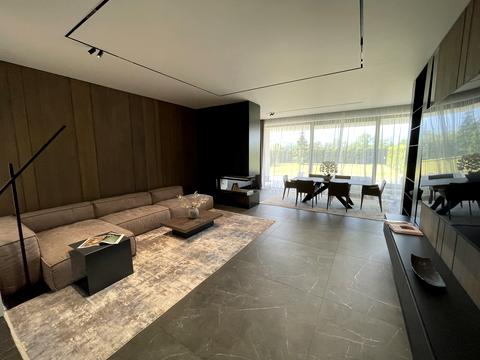 будинок за адресою Лютнева