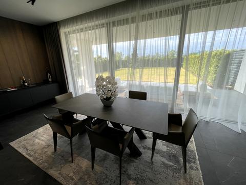 будинок за адресою Лютнева