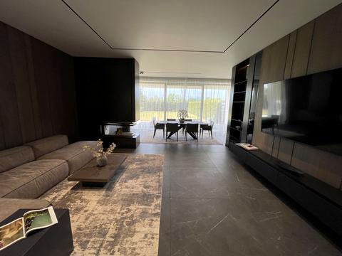 будинок за адресою Лютнева