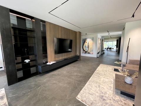 будинок за адресою Лютнева