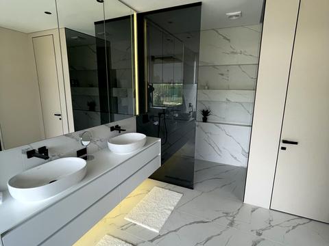 будинок за адресою Лютнева