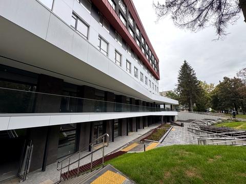 комерційна за адресою Зелена вул., 111-Е