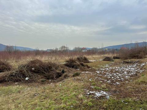 участок по адресу Ужанська